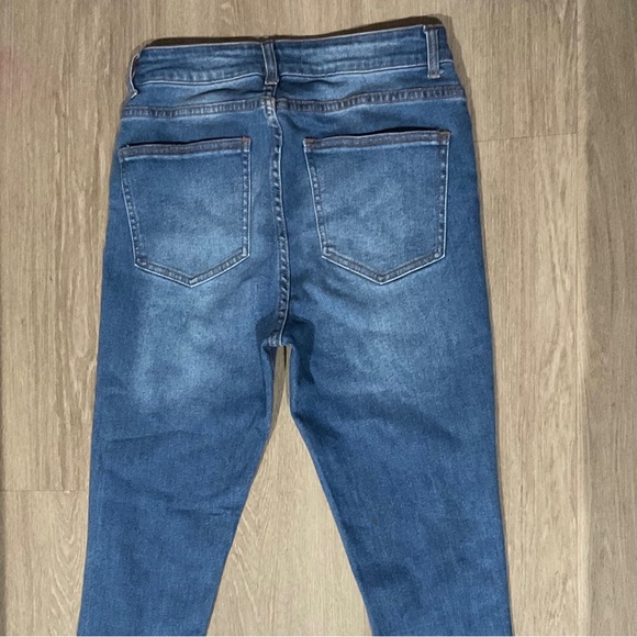 CHRYSTAL ROCK Distressed HIGH RISE JEANS (SIZE 11) - Picture 3 of 4